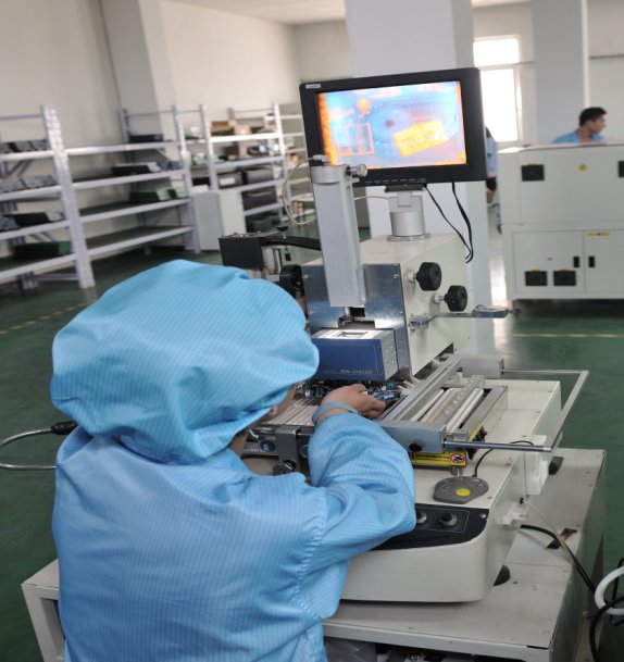 一線車間生產(chǎn)工人合影風采